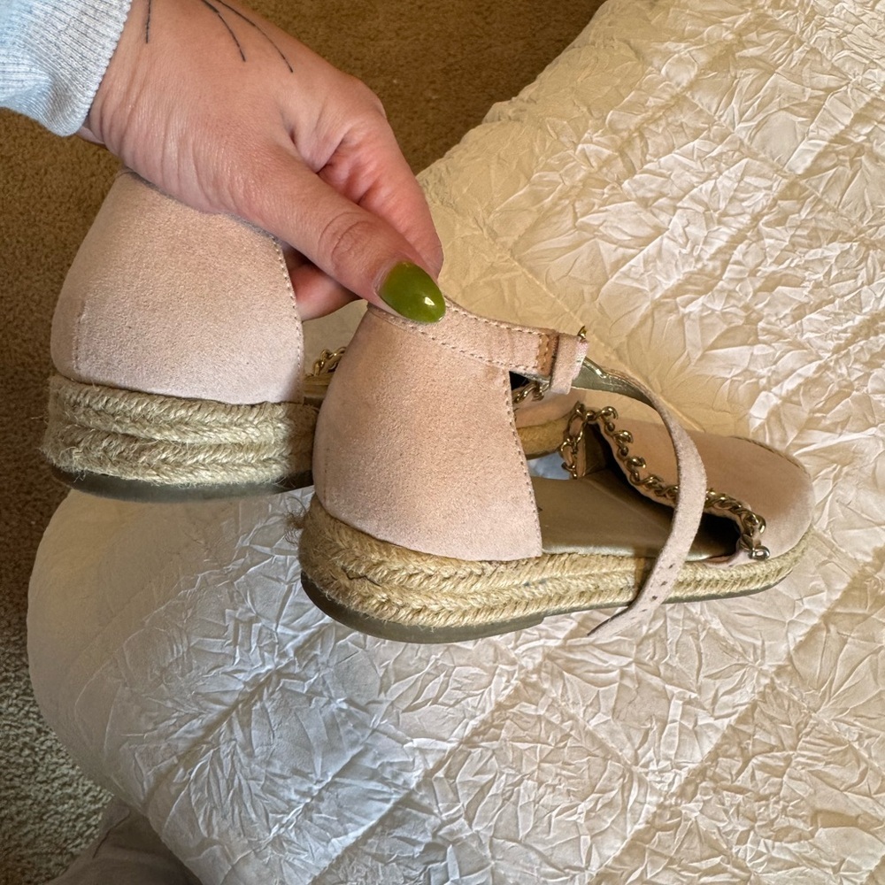 GUESS Women's Blush Espadrille Flats with Chain Detail - Picture 3 of 6